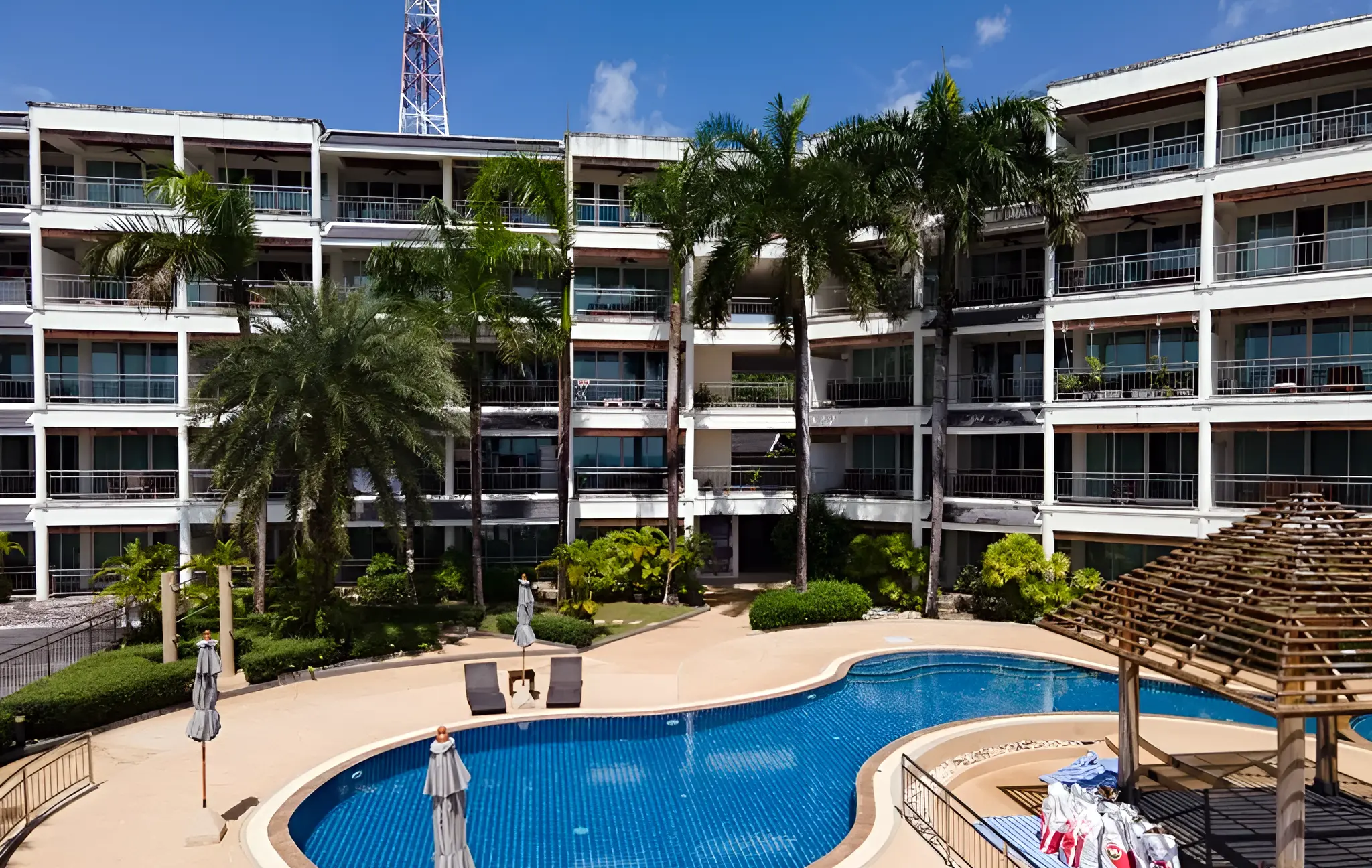 Spacious apartments and infinity pools in Southern Phuket
